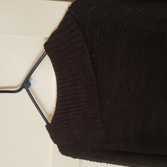 Effeci black sweater with triangle neck. - Picture 4 of 6